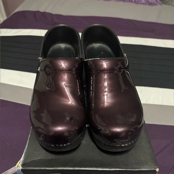 Dansko Women’s Shiny Dark Purple Clogs - Picture 2 of 11